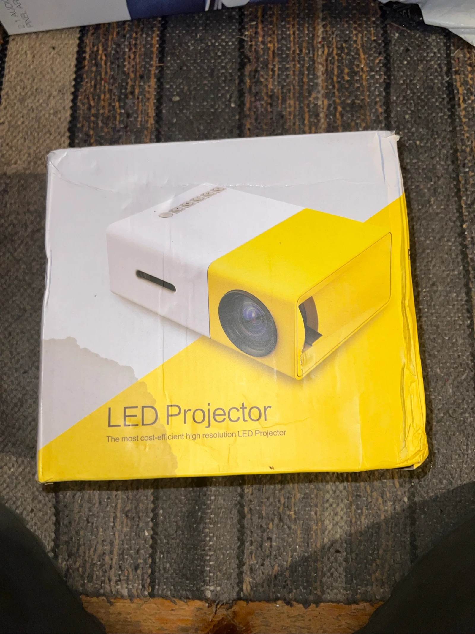 Mini Projecteur LED ultra HD Portable – Votre Cinéma de Poche pour des Soirées Inoubliables ! 🍿🎬